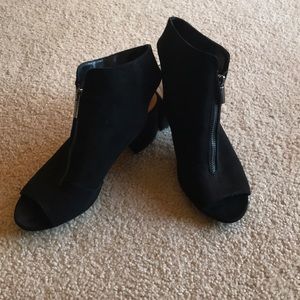 Cute Black suede open toe high heel booties 8.5M